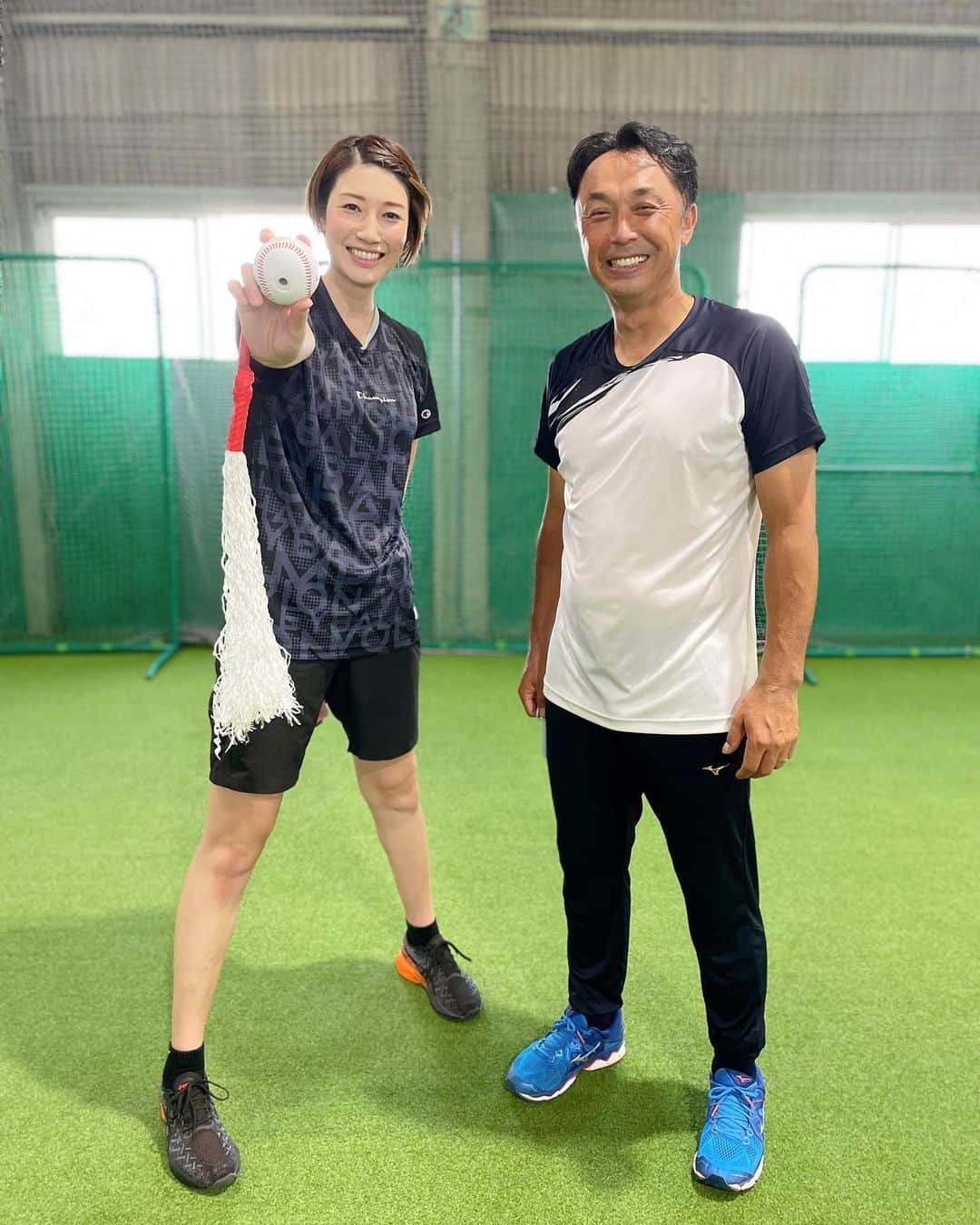 狩野舞子さんのインスタグラム写真 - (狩野舞子Instagram)「・ @sportsbull_official での企画⚾️ 『狩野舞子の始球式女王への道』 ・ 今日も宮本パパ👨🏻こと 宮本慎也さんに指導していただきました😊💪 私が持っているのはパパが誕生日プレゼントにくれた 秘密の練習道具。 コツコツやりたいと思います💪 ・ 蒸し暑い中、熱心な指導をして頂きありがとうございました🔥 久しぶりに滝汗かきながらの練習、気持ちよかった😂💦 やっぱりなんだかんだで、暑い中動くの好きです笑 ・ #sportsbull #おぎやはぎのスポーツバラエティ #bullsshow #野球 #始球式 #宮本慎也 さん」8月23日 20時30分 - kanochan715