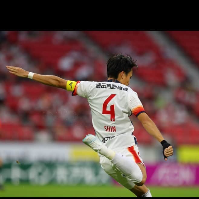 中谷進之介のインスタグラム：「公式戦3連勝！！後半キャプテンマークつけるの忘れてました！！集中🙇‍♂️  次は宇宙人青木との試合🤩  #grampus #中谷進之介」