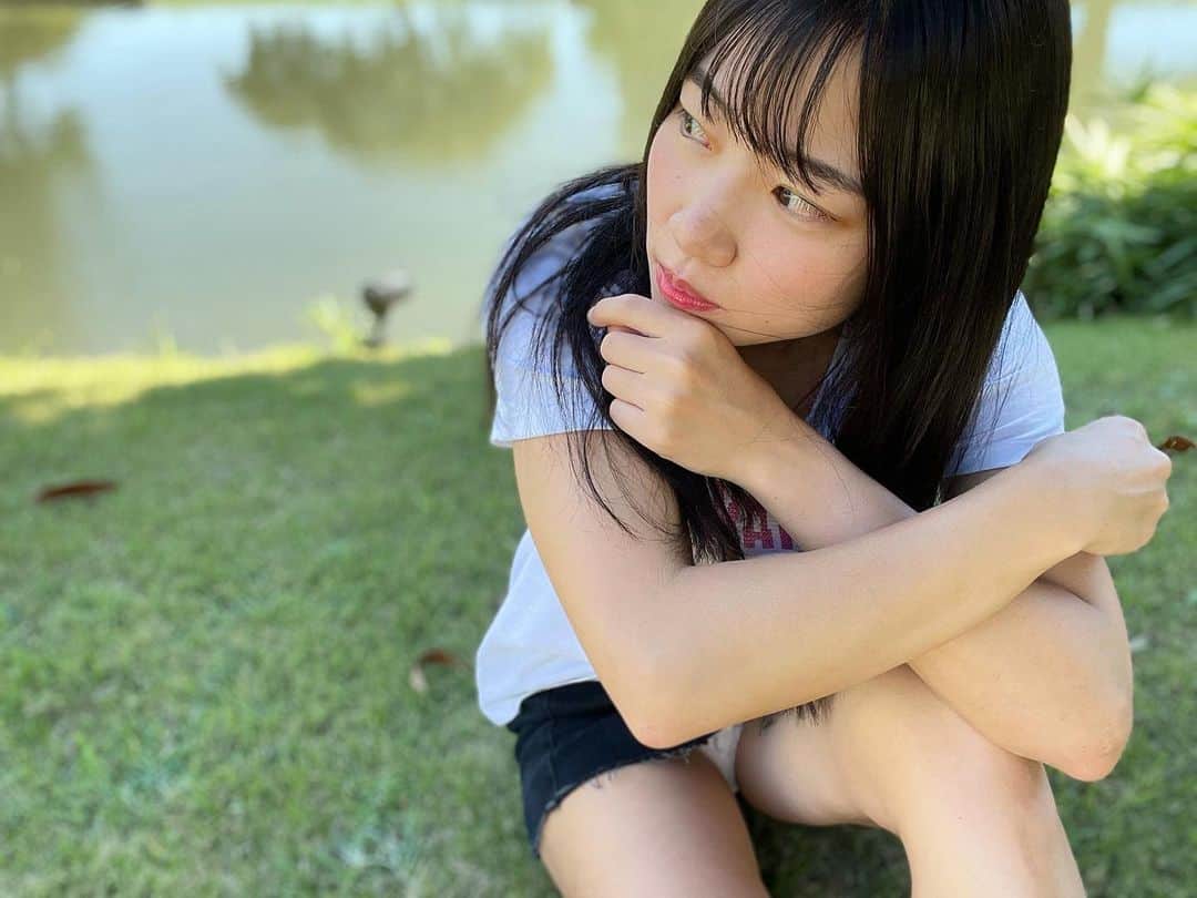 のインスタグラム：「彼氏目線ってこんな感じ？？🙈❤️  VIEW FROM BOYFRIEND??  ୨୧┈┈┈┈┈┈┈┈┈┈┈┈┈୨୧  #チラリズム探究家  #グラビアアイドル  #むちむち  #脚 #スカート  #ポートレイト  #浜離宮恩賜庭園  #彼氏目線  #portraitgirl  #gravure  #instagravure  #tokyogirl  #チラリズム」
