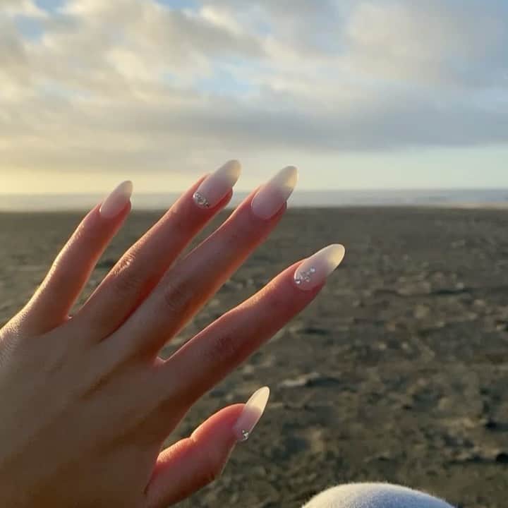 山本祐里奈のインスタグラム：「ｷﾗｷﾗ🦢💅🏼🤍🌊」