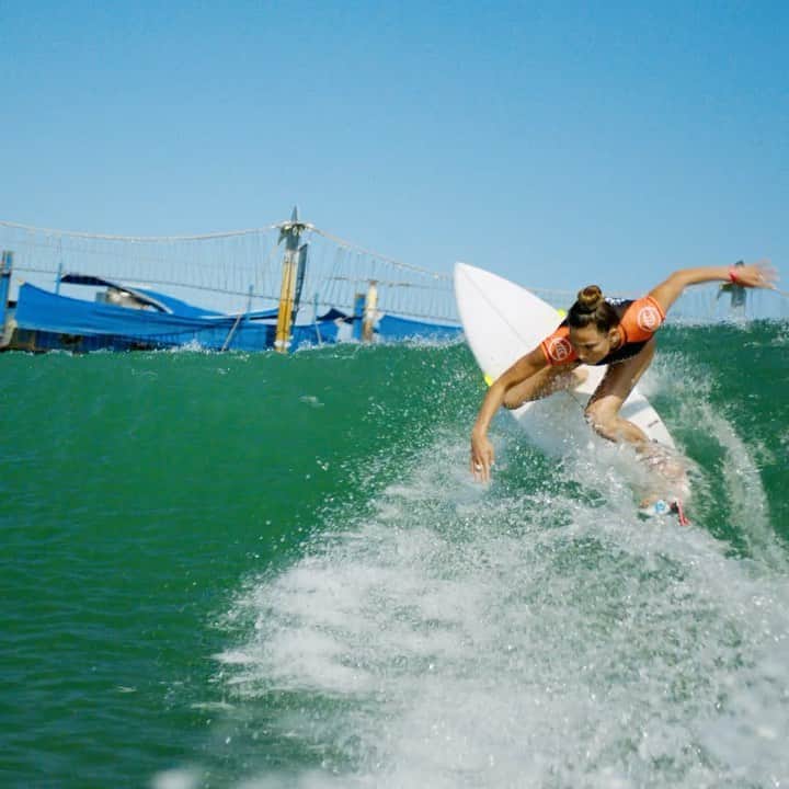 ティア・ブランコのインスタグラム：「Today is the day! It’s game time! Watch the first episode of #TheUltimateSurfer TONIGHT and TOMORROW at 10/9c on @abcnetwork ! @ultimatesurferabc @kellyslater @kswaveco 🏄🏽‍♀️⚡️🏄🏼」