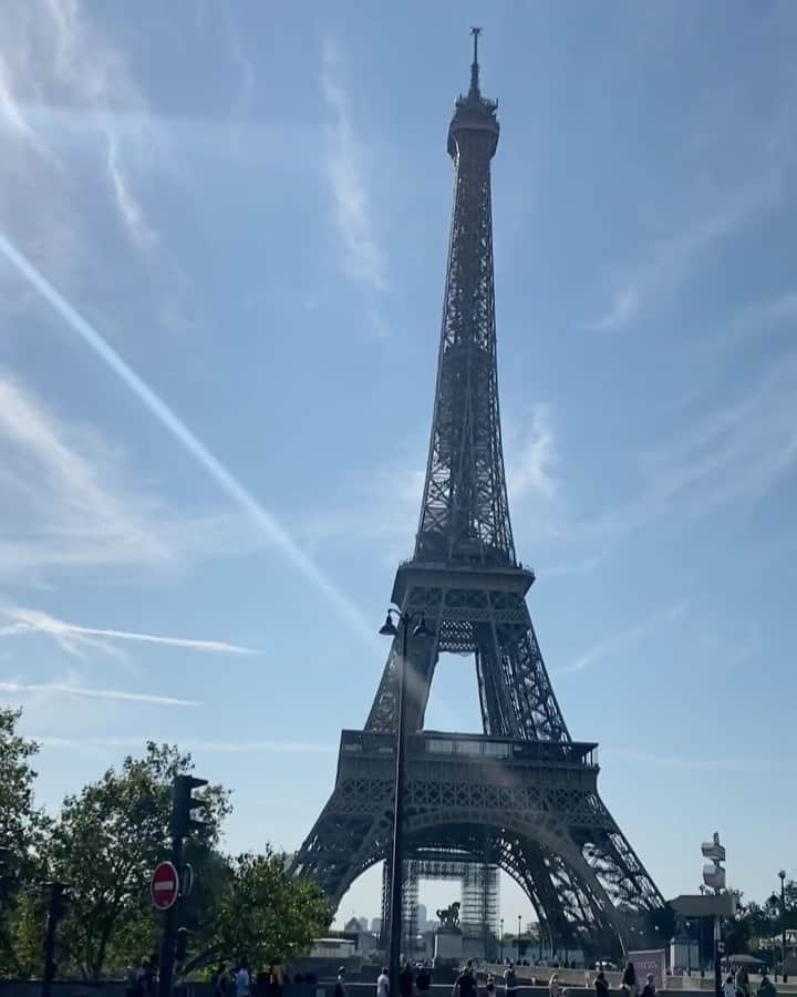 ジェイク・イラーディのインスタグラム：「Paris mix 🇫🇷」