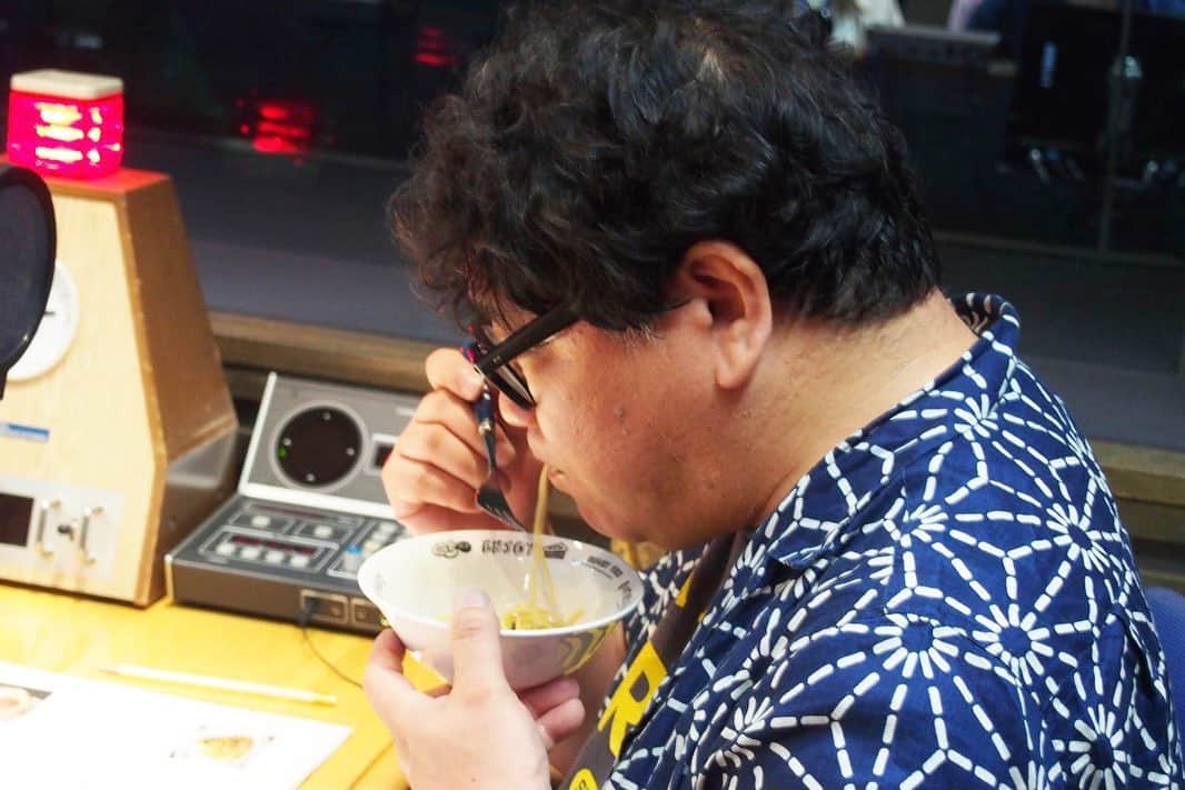 TBSラジオ「たまむすび」さんのインスタグラム写真 - (TBSラジオ「たまむすび」Instagram)「＼月曜のハイライト／  自身の体重をずーっと 85kgだと思ってた、 竹山おじさん。  勇気を出して、 久しぶりに測ってみると… 予想通り順調な増加。 93kgだったそうな。。。  でも、今日も食べる飲む。 だって美味しいんだもん！！  #tama954 #たまむすび #赤江珠緒 #カンニング竹山 #竹ガム #竹山ガムテープ買ってきて #STORES #手音さんのアイスコーヒー #桃屋 #桃屋のかんたんレシピ #いか塩辛とキャベツのパスタ #桃屋のいか塩辛 #Twitterのフォローもよろしくです🤲」8月24日 3時55分 - tamamusubi905954