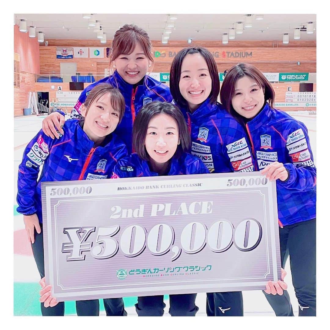 吉田夕梨花のインスタグラム：「. どうぎんクラシック2021は準優勝で終わりました🥈 . . まずは開催にご尽力していただいた全ての関係者の皆様に感謝しています。 開催が難しい中、選手がプレーできる環境を作って頂けたこと、そして無事に大会が終了したこと、とても嬉しく思います☺️ . . そして優勝した富士急の皆様、コンサドーレの皆様、本当におめでとうございます😊 . . #どうぎんクラシック #2021 #ロコソラーレ #簡単投稿 #応援ありがとうございました！」