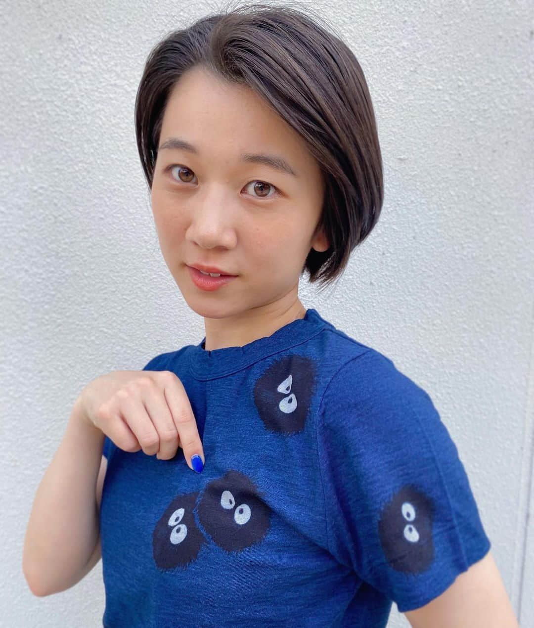 太田唯さんのインスタグラム写真 - (太田唯Instagram)「#indigoblue 🎨  プレゼントでいただいた インディゴTシャツ が可愛すぎる🎽 洗濯を重ねるうちにいい色になるんだとか...  大事に育てます🧃  .  Thank you! #まっくろくろすけ #tシャツ #ジブリコーデ  #可愛すぎて困ってます #45rpm」8月24日 18時52分 - yuiohta.official