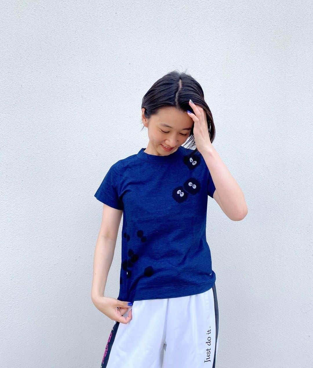 太田唯さんのインスタグラム写真 - (太田唯Instagram)「#indigoblue 🎨  プレゼントでいただいた インディゴTシャツ が可愛すぎる🎽 洗濯を重ねるうちにいい色になるんだとか...  大事に育てます🧃  .  Thank you! #まっくろくろすけ #tシャツ #ジブリコーデ  #可愛すぎて困ってます #45rpm」8月24日 18時52分 - yuiohta.official