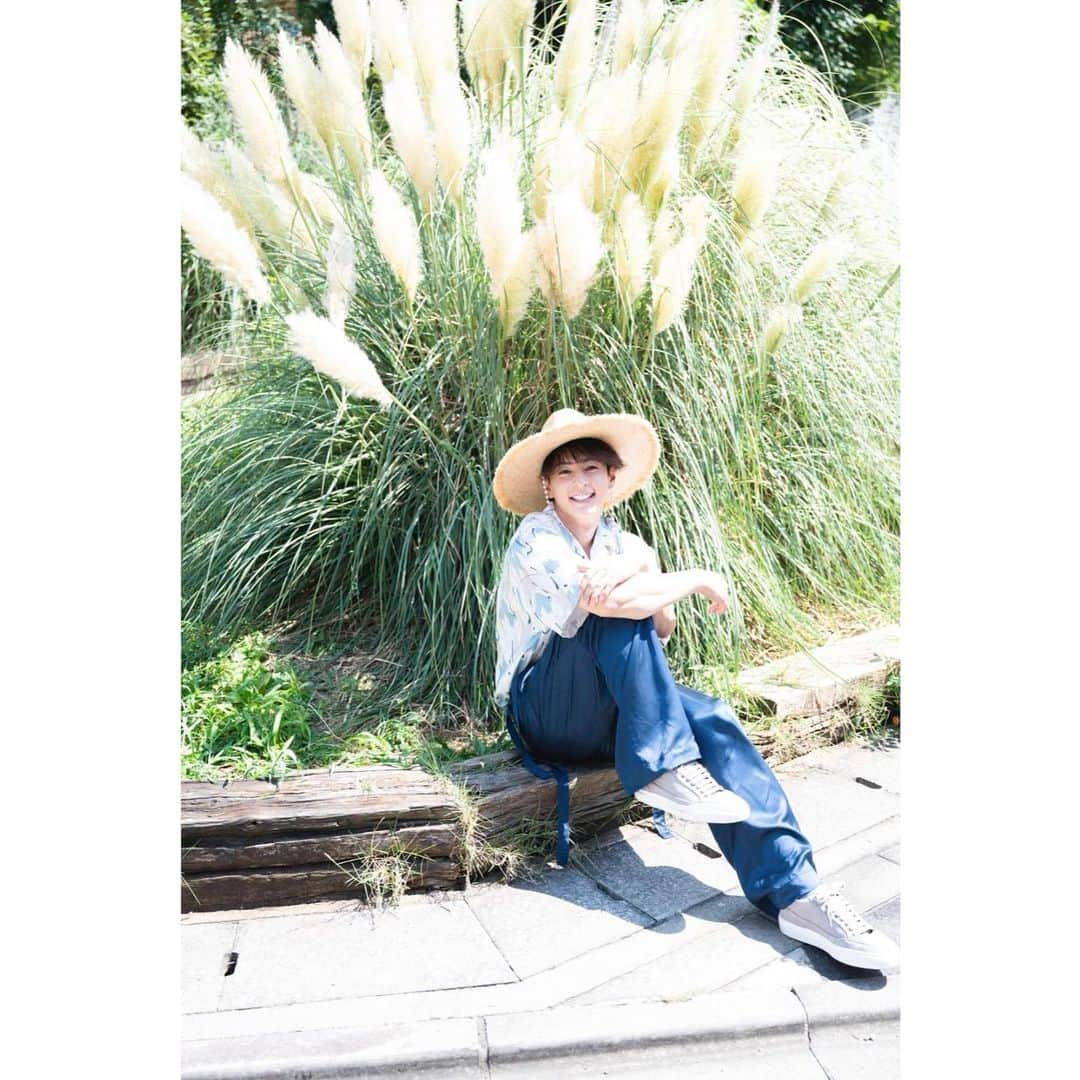 山口貴也さんのインスタグラム写真 - (山口貴也Instagram)「お知らせです。  この度、僕自身初のオフィシャルグッズ PHOTO SETを販売させていただく事になりました！  "夏の休日"をイメージして撮影しています🌴  本当に沢山の協力があり、 選びきれない写真も出てくるほど厳選しました！ また選びきれなかったオフショットも載せようかなと思ってます  是非皆さんに想いが届くことを願ってます！  #山口貴也」8月24日 17時49分 - takaya_yamaguchi_official