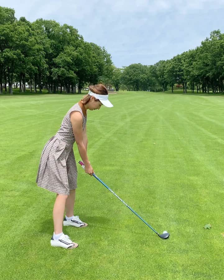のインスタグラム：「#おもしろ動画じゃないよ #ギャグラウンド行きたい #毎回打つたびにギャグ言うやつ☺️  #ゴルフ女子 #ゴルフ男子 #ゴルフコーデ #スポーツ女子  #ゴルフウェア #スポーツ #golf #골프 #골프스타그램 #골프장 #라운드 #골프스윙 #골프사랑 #골프레슨 #아이언샷 #스크린골프  #トレーニング #トレーニング女子 #筋トレ #筋トレ女子 #golfstagram #golfswing #girlsgolf #golfer」