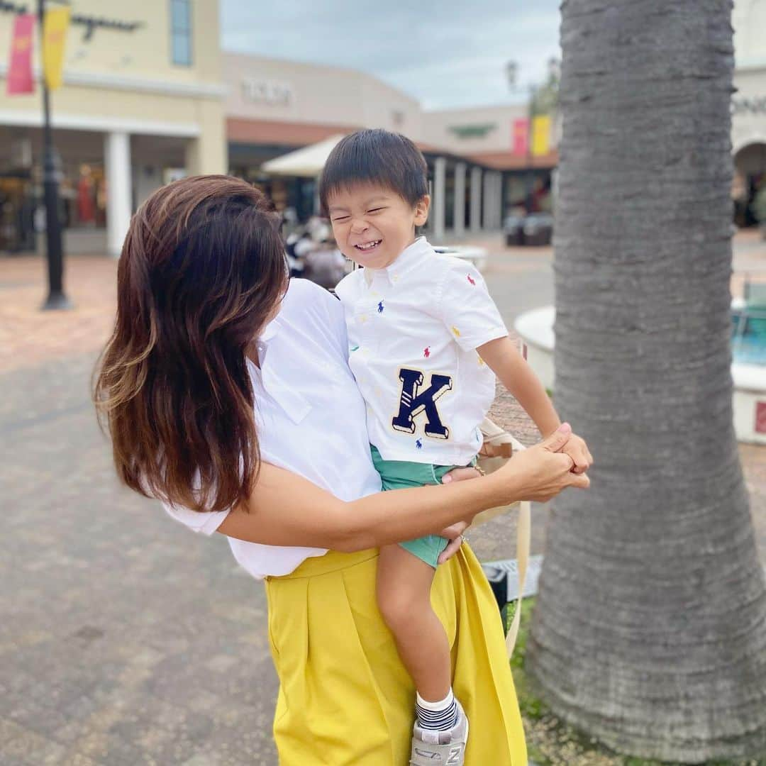 小川ひとみさんのインスタグラム写真 - (小川ひとみInstagram)「息子のお洋服にも いつもついついカスタムをして 楽しんでしまう🥰 少し違ったデザインにできたり ポイントになって更に可愛くなる✨  今日から開催されている京都高島屋のpopupでも 商品にパッチをカスタム出来ます🎉 私はイニシャルやエンブレムが特にお気に入りで ギフトにもカスタムすることが多いので 家族や友人とみんなで楽しむことが出来ますよ❤️  息子のサイズは4T 私はMサイズを着ています✨ @poloralphlauren  #ポロラルフローレン#ポロラルフローレン京都髙島屋#MyRL#CYO#CreateYourOwn #京都高島屋#京都髙島屋#京都タカシマヤ#ThePoloCustomShop #8/24〜8/31」8月24日 18時41分 - hitomy220