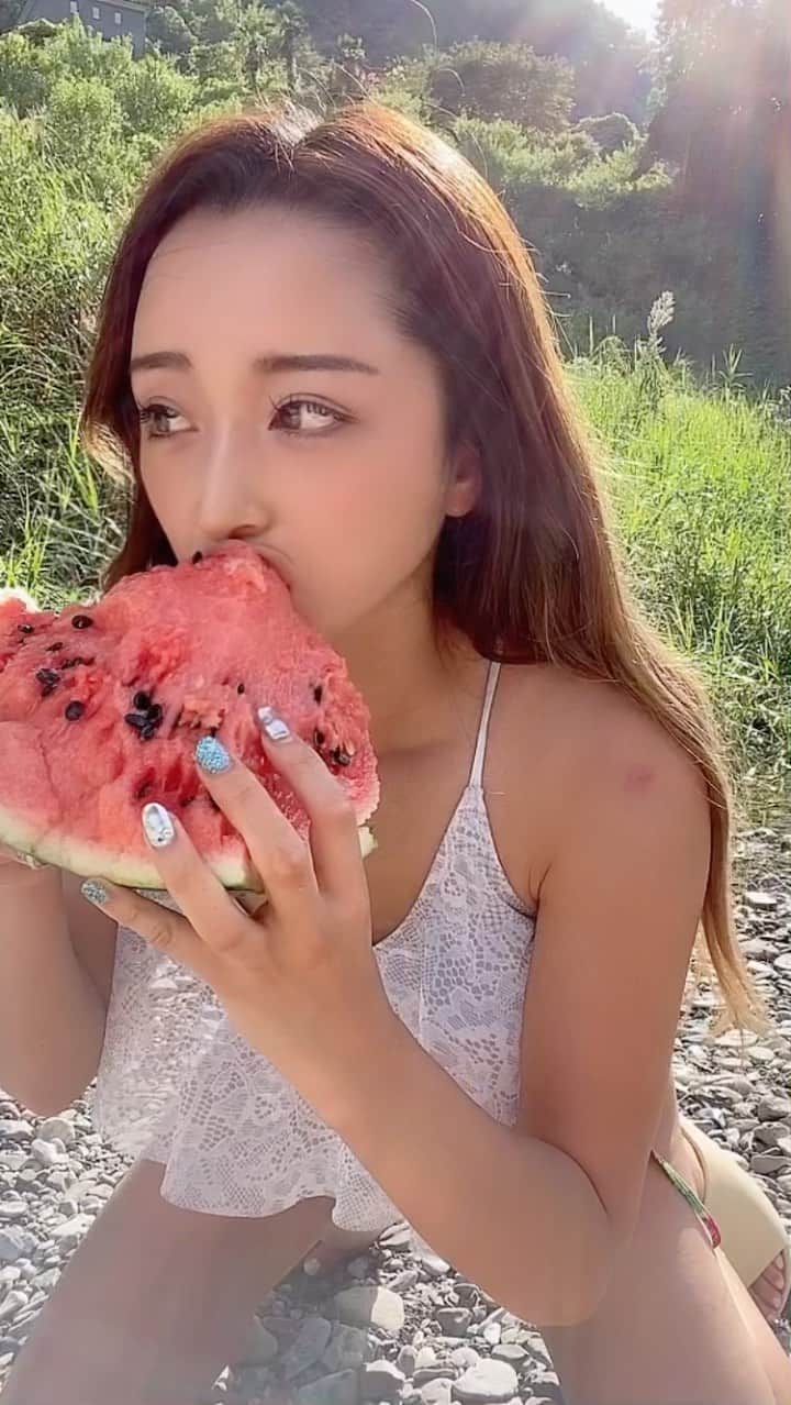石田みかのインスタグラム：「夏休みの思い出🍉 戻りたい☀️  #秋川渓谷 #バーベキュー #ビキニ女子」
