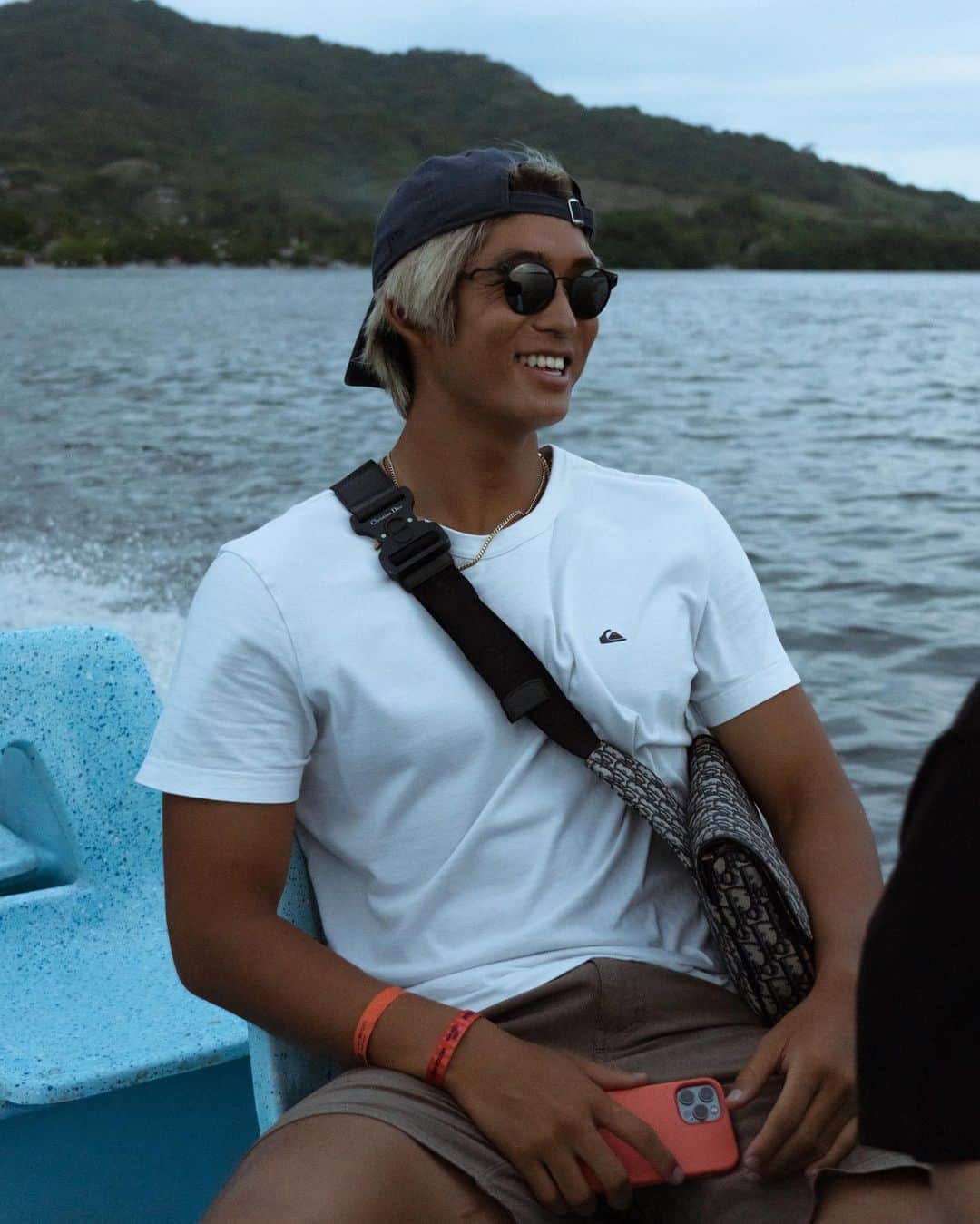 五十嵐カノアのインスタグラム：「Over my short time of traveling around the world I’ve learnt that it’s not about the places you go, but the cultures you experience, the people you meet. I met up with a few friends in Mexico last week and had a trip of a lifetime just enjoying the moment and the simple things in life. I’ve also learnt that trips aren’t dictated by the waves you catch but the memories you can bring back. At the end of the day, we are not just athletes/robots, we are human too! Grateful for the people I met and I wish I had more photos but most of the times I left my phone in my room 😂😶‍🌫️.」