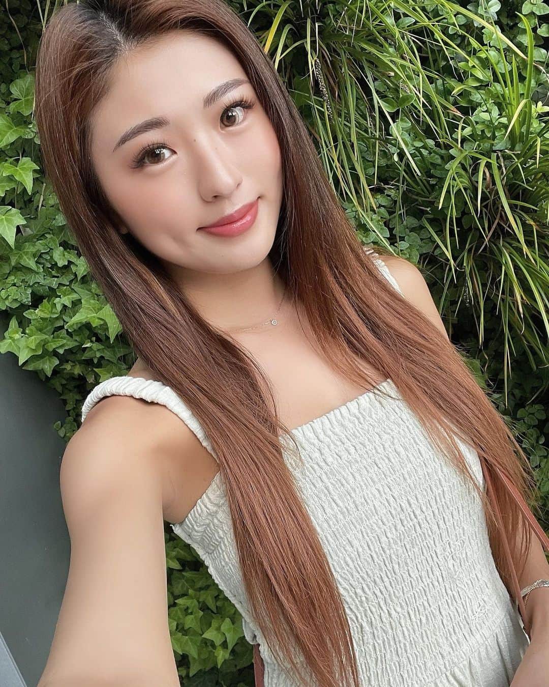 MIYABIのインスタグラム：「こんにちは🌞  @eolbrowclinic さんにて先日、2回目のアートメイク施術をさせて頂きました✨  眉毛で印象はとっても変わるし、大事なパーツなので今回も私に合ったデザインや色を選んで頂きました🥺  スッピンでも可愛く綺麗でいたい方には必見ですし、最近は男性でもやられてる方が増えるみたいですよっ🌼 @mchoco317 さんの技術も素晴らしいですし、スタッフの方も皆さんお綺麗で毎回の施術の時間が楽しいです💕🙏  是非チェックしてみてくださいね💜  午後も頑張りましょう😙  #cyberjapandancers #サイバージャパンダンサーズ #cjd_miyabi #ミヤビーム #アートメイク眉 #オル式アートメイク #eolbrow #医療アートメイク #韓国アートメイク #オルブロウ」