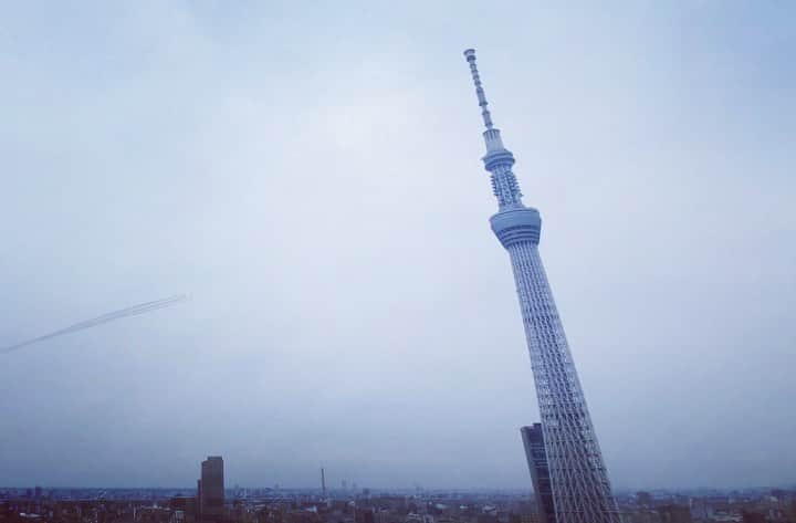 のインスタグラム：「. 【映像】 大空を舞うブルーインパルス✈ ✨パラリンピック開幕✨  #ブルーインパルス　 #ありがとう  #墨田区　#人つながる墨田区 #東京2020 #パラリンピック　#オリンピック #東京スカイツリー #空を見上げよう  #Tokyo2020 #Paralympics #Olympics #Internationalparalympiccommittee #Japan #Tokyo #Sumida」