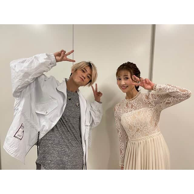 夢咲ねね（赤根那奈）さんのインスタグラム写真 - (夢咲ねね（赤根那奈）Instagram)「・ 日にちが経ってしまいましたが、 8月21日に開催されました 【LOVE SONG COVERS 2021】 に出演致しました。 今回、歌った事のない曲を挑戦の意味も込めまして、悩みに悩んで選曲しました。 1曲目は、前々から大好きな曲の 平原綾香さんの『おひさま～大切なあなたへ』 曲も歌詞も素敵なのですが、あーやの心に響く包み込まれるような歌声が大好きでして、何度も何度も聞いております🌻✨ 2曲目は、一青窈さんの『ハナミズキ』こちらも曲、歌詞歌声に何度もエネルギーを、勇気をもらっています☺️ 今回このような形で歌うことができて嬉しかったです。  そして今回ロミジュリのデュエットをというご依頼をいただきまして…🌹  渡辺大輔くんとバルコニーを (2枚目) 新里宏太くんとエメを (3枚目) 歌わせていただきました。  もう…私ブランクがあるので、 本番前まで色んな意味でドキドキでした💦 ですが、曲が聞こえてきたら不思議とあの世界に入れたような気がして、やっぱり私は根っからこのロミオとジュリエットが好きなんだな。と改めて実感しました🌹  1日だけでしたが、とても濃い1日を過ごす事ができました。 応援して下さった皆様、ありがとうございました✨  配信もございますので、情報が入りましたらまた告知いたします。 どうぞ、お楽しみに👋  #LOVESONGCOVERS2021 #おひさま #平原綾香 さん #ハナミズキ #ロミオとジュリエット #渡辺大輔 くん #新里宏太 くん  ✼••┈┈••✼••┈┈••✼••┈┈••✼  今回のお衣装ご紹介✨  ドレス @andyoudressingroom イヤリング @ABISTE」8月24日 15時12分 - yumesaki__nene