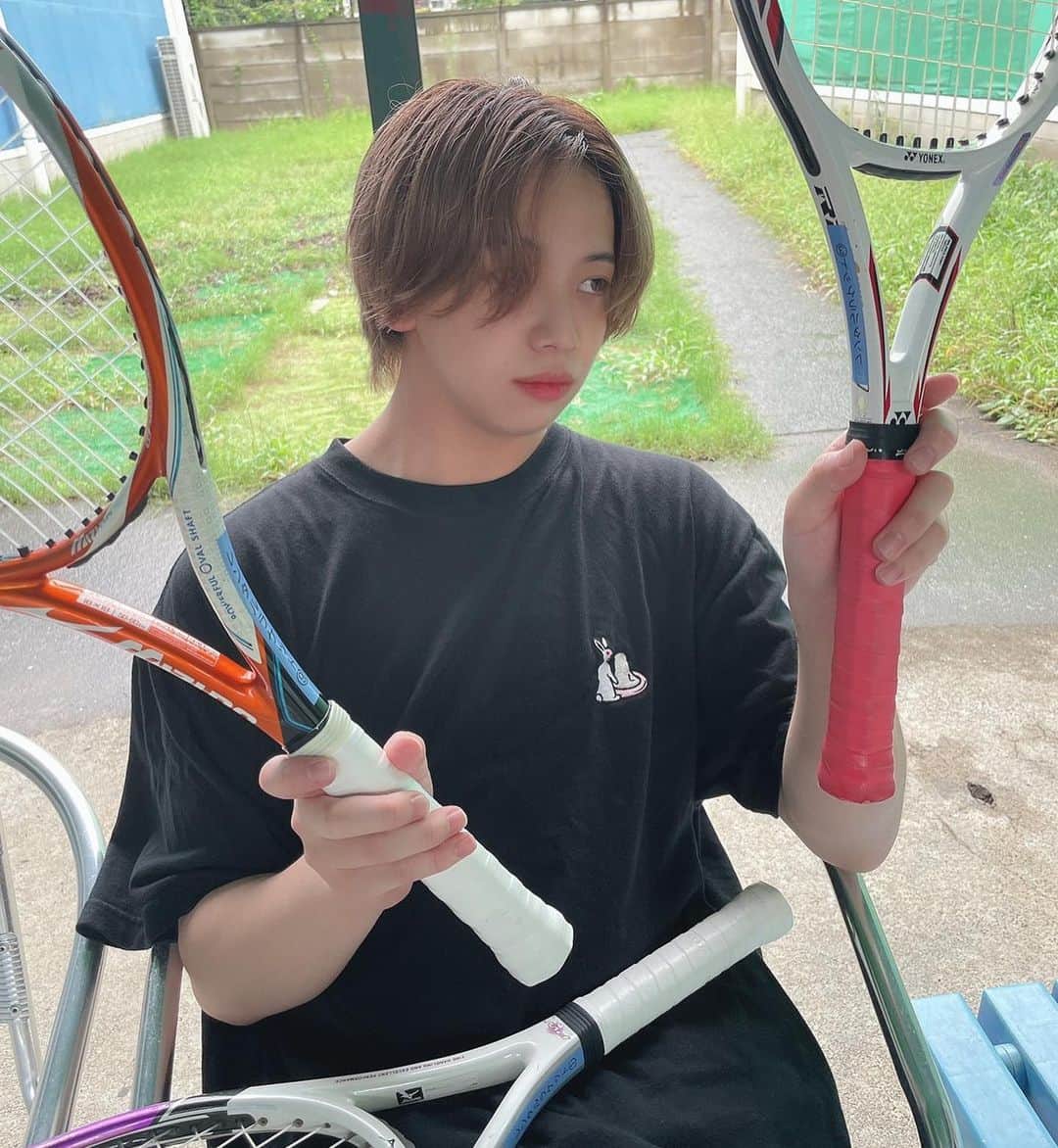 加藤勇也さんのインスタグラム写真 - (加藤勇也Instagram)「・ ・ ・幾日か前の初挑戦🎾🍃 ・ ・少し前にテニスに初挑戦してみました🙂 ・結構なんでも動けちゃう加藤なんですが ・今回は上手い人みんなにコテンパンにされました😹 ・ ・でもやっぱり汗を流すってすごいいいね🥵😳 ・ ・みんなは最近新しいことにチャレンジしたり ・新しい一歩を踏み出せてますか🤔 ・ ・年齢は関係ありません！ ・何歳からなににチャレンジしても💪🏻🔥 ・ ・ ・テニス楽しかったから上手くなって ・みんなを負かせてやる🤕笑笑 ・ ・投稿の感想も待ってますね📝 ・#加藤勇也 #テニス #スポーツ男子 ・ #他に書くこと思いつかない #fyp」8月24日 16時11分 - jb_yuya_0630
