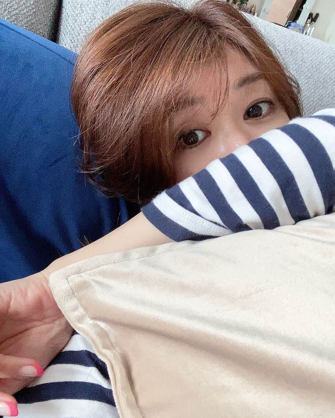 矢部美穂さんのインスタグラム写真 - (矢部美穂Instagram)「今日は一日ダウン日💦 明日には復活するんだけど、毎月女子は大変だ💦 薬飲んでゆっくりします💦 朝からゆっくりしてはいるんだけれど苦笑😅  #だるい #女子は毎月 #明日には #元気が出ない日 #ステイホーム #40代  #矢部 美穂」8月24日 16時39分 - miho.yabe.0607