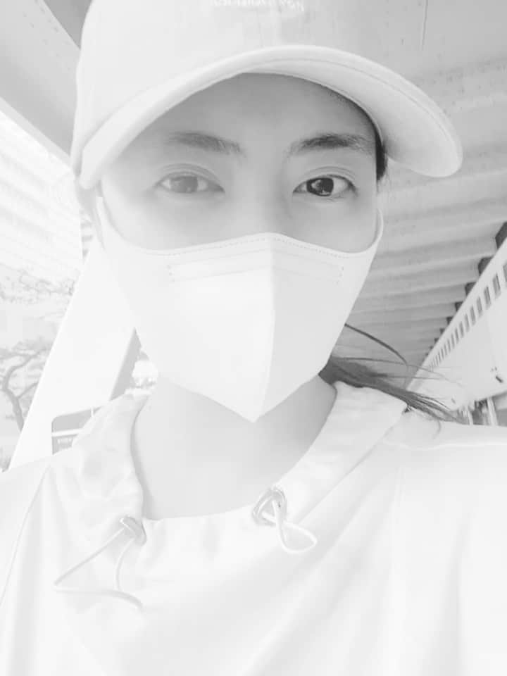 チョン・ユネ のインスタグラム：「아니 왜 갑자기 #가을 갑자기 시원하니 서운 나만 그럼?」