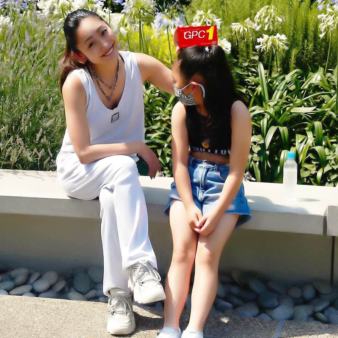 安藤美姫のインスタグラム：「How is everyone doing😌!? It's been hot days☀️☀️☀️  By the way, I will appear in "Friends on Ice 2021" from the 27th⛸☺️  My daughter is also learning to skate Will be a skater 😂⛸!?   Maybe because of supplement habits I think my daughter is growing visibly this summer alone🤔💪  I'm looking forward to the growth of your child😌💕💕💕  皆様 いかがお過ごしでしょうか!?☀️ 暑い日が続いていますね🌻  さて 27 日から”フレンズオンアイス2021”に出演させて頂きます⛸😌☺️ 娘もスケートを習っていますが スケーターになるのかな😂!?   サプリ習慣のせいか 娘はこの夏だけで目に見える成長をしているなと思います😌😌😌  皆さんのお子さんの成長も楽しみですね😌💕  👇👇GPC ワン👇👇 https://bit.ly/2WaVENH  @gpc1_official  #gpcワン #GPCワン #小児科専門医推奨サプリ #pr #娘 #娘の成長が楽しみ #大きくなあれ #身長伸びるかな #安藤美姫 #親子 #mikiando #motheranddaughter」