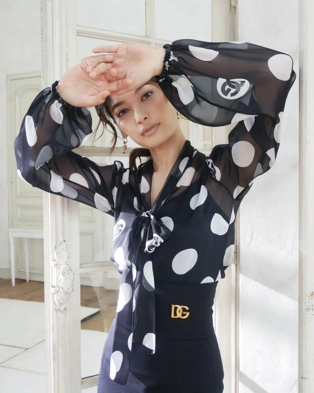 大政絢のインスタグラム：「シルエットがどれも美しい @dolcegabbana   precious9月号発売中です🖤」