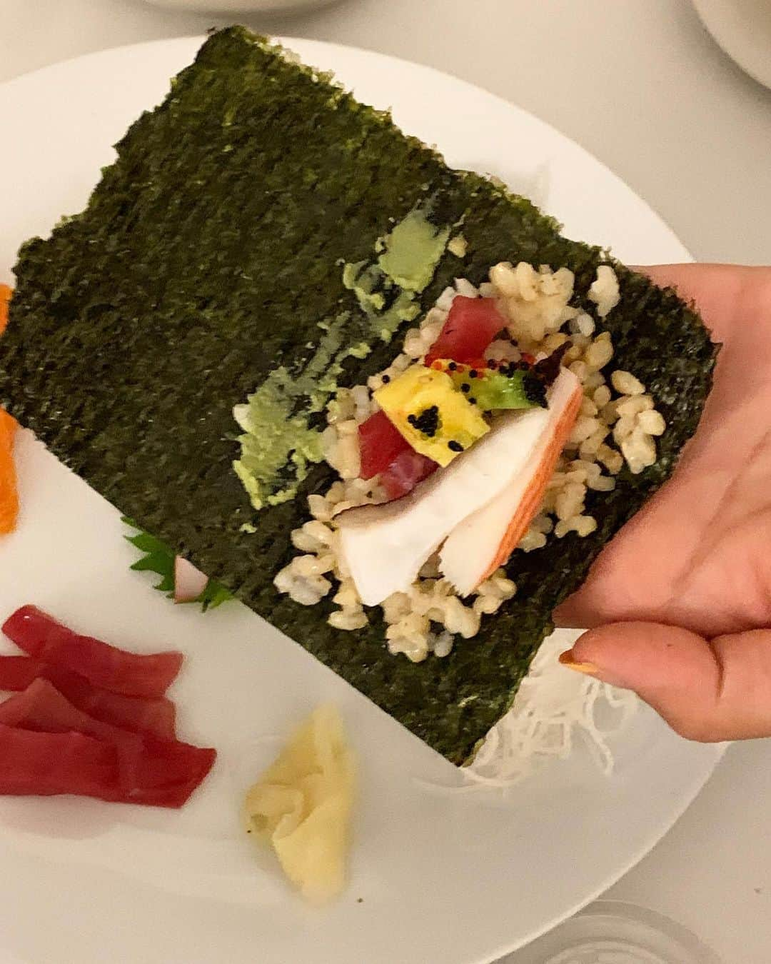 テイラー・ペンバートンさんのインスタグラム写真 - (テイラー・ペンバートンInstagram)「Handrolls at home 😋」8月25日 3時51分 - pemberton