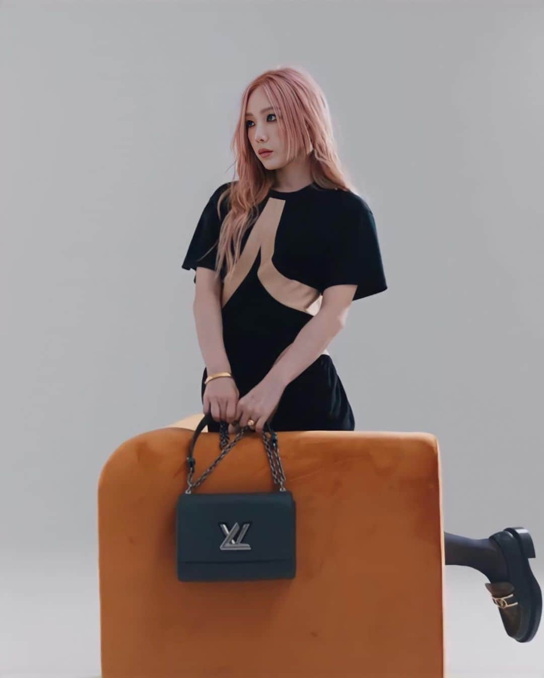 TAEYEONさんのインスタグラム写真 - (TAEYEONInstagram)「Taeyeon for VOGUE September Issue 👜  @taeyeon_ss  #태연 #taeyeon  #vogue #louisvuitton」8月24日 19時40分 - taeyeondaisy