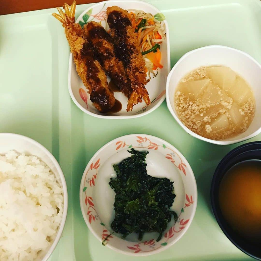 今井寿さんのインスタグラム写真 - (今井寿Instagram)「#🏥  living on the bed  #brokemyleg  #朝飯 #昼飯 #夕飯 #うまい！うまい！うまい！ 〜〜 通過〜 飛んでいった #ブルーインパルス    #今井寿 #imaihisashi #bucktick #bt #peace #✌🏻 #🌈🌈🌈🌈🌈🌈🌈 #アブラカダブラ #ABRACADABRA #🔮🙏🏻 #御守り」8月24日 19時41分 - bucktick_imai