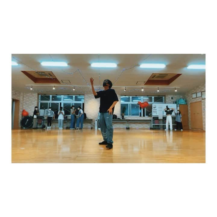 木下流声のインスタグラム：「. なのに何が誰が何か🏝 . . . SUMMER END . . #iri #summerend #dance #choreography」