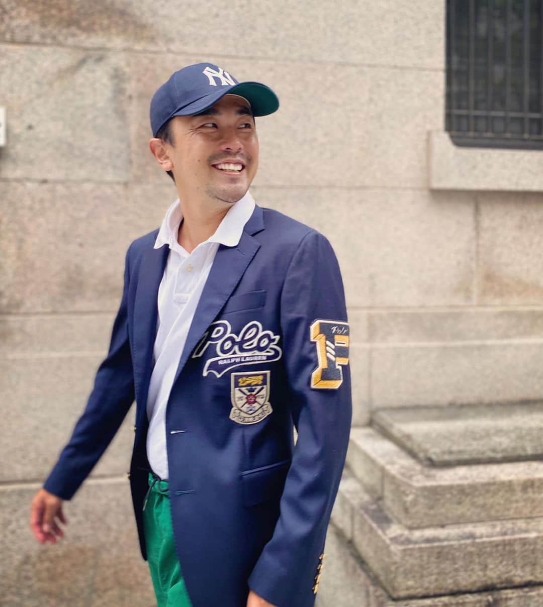 小川ひとみさんのインスタグラム写真 - (小川ひとみInstagram)「His new #CYO jacket🥺❤️ @poloralphlauren   彼のCYOも特別素敵に出来上がった❤️ 紺のブレザー ラルフローレンのブレザーは 一生もの🥳  思い切り遊び心満載でカスタムして "Special"感❤️  私の買い物に付き合ってくれる彼が 私よりも大物をお買い物して いつも本気でCYOに挑んでる…🤫   #ポロラルフローレン #ポロラルフローレン京都髙島屋 #MyRL #CYO #CreateYourOwn #京都高島屋　#京都髙島屋 #京都タカシマヤ　#ThePoloCustomShop」8月24日 21時52分 - hitomy220