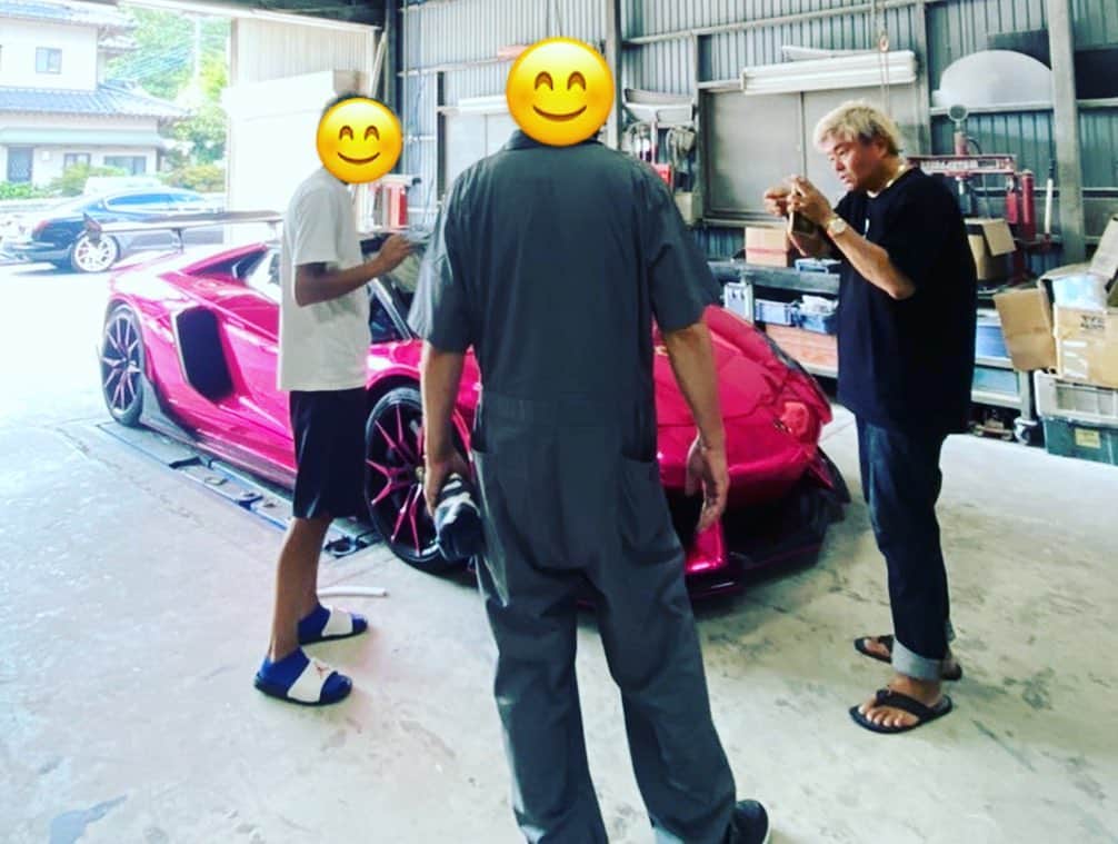 諸星伸一さんのインスタグラム写真 - (諸星伸一Instagram)「⭐️Like to design⭐️  I came up with four new Lamborghini custom parts. The design is also wonderful. I'm looking forward to the completion.  Lamborghini design Lamborghini-riding design Lamborghini New Custom Parts  #fsbk#fightingstar#bodykit#fightingstarbodykit#lamborghini#parts#new#design#morohoshi#tokyo#japan」8月24日 22時19分 - morohoshi7777