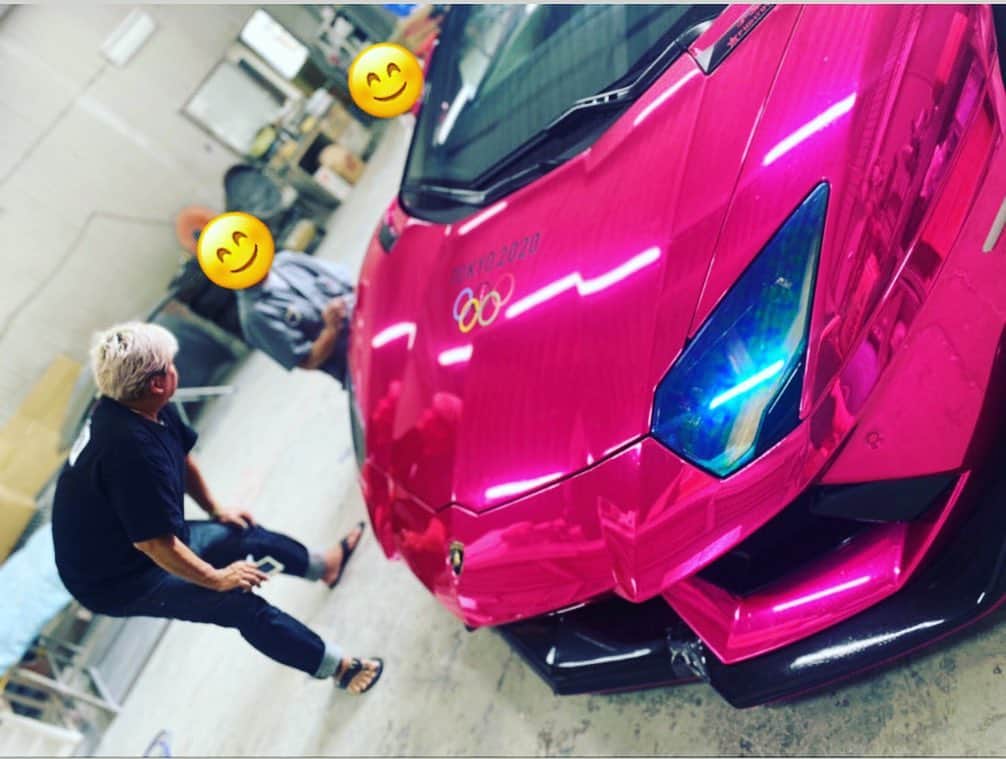 諸星伸一のインスタグラム：「⭐️Like to design⭐️  I came up with four new Lamborghini custom parts. The design is also wonderful. I'm looking forward to the completion.  Lamborghini design Lamborghini-riding design Lamborghini New Custom Parts  #fsbk#fightingstar#bodykit#fightingstarbodykit#lamborghini#parts#new#design#morohoshi#tokyo#japan」