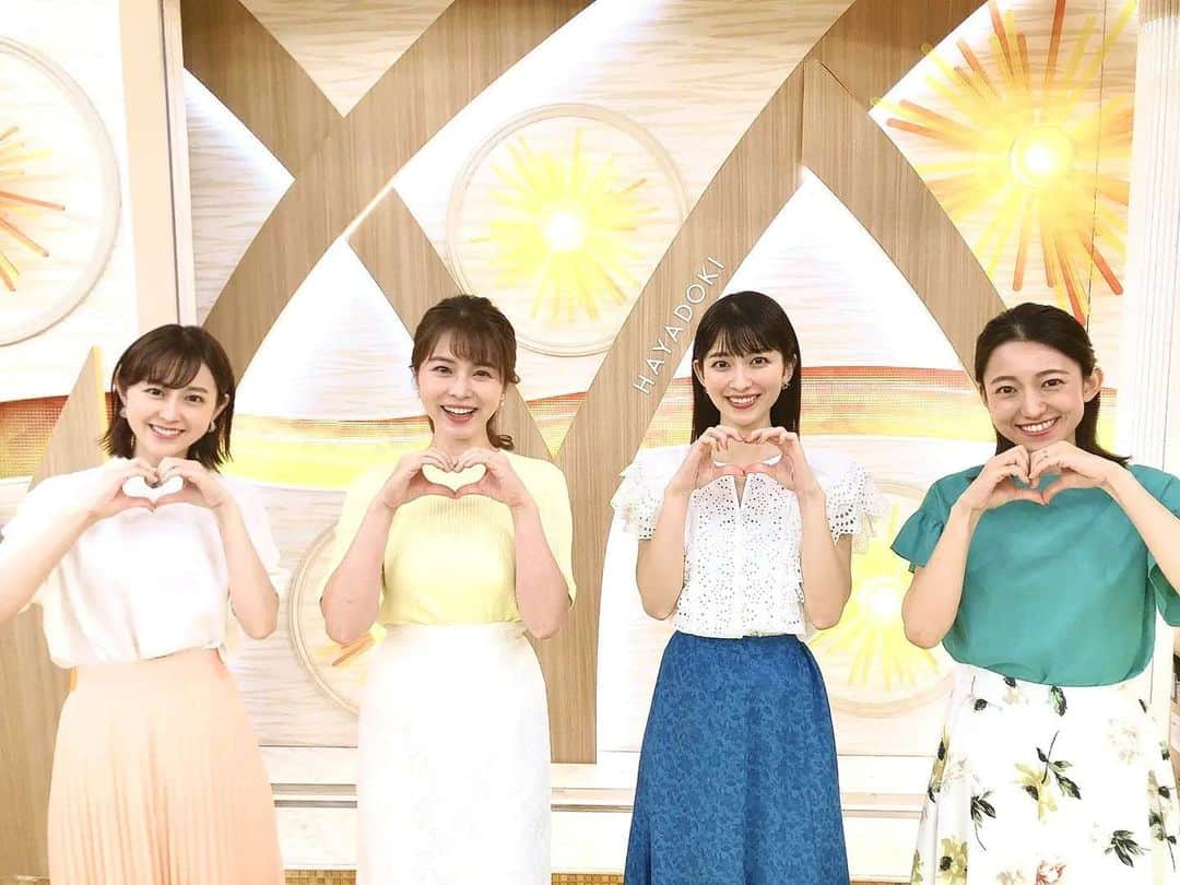 TBS「はやドキ！」のインスタグラム：「みんなではやドキポーズ❤  明日もはやドキご覧ください☺️  皆川  #山本里菜 #若林有子 #皆川玲奈 #アナウンサー #池田沙耶香 #気象予報士 #はやドキ #tbs」