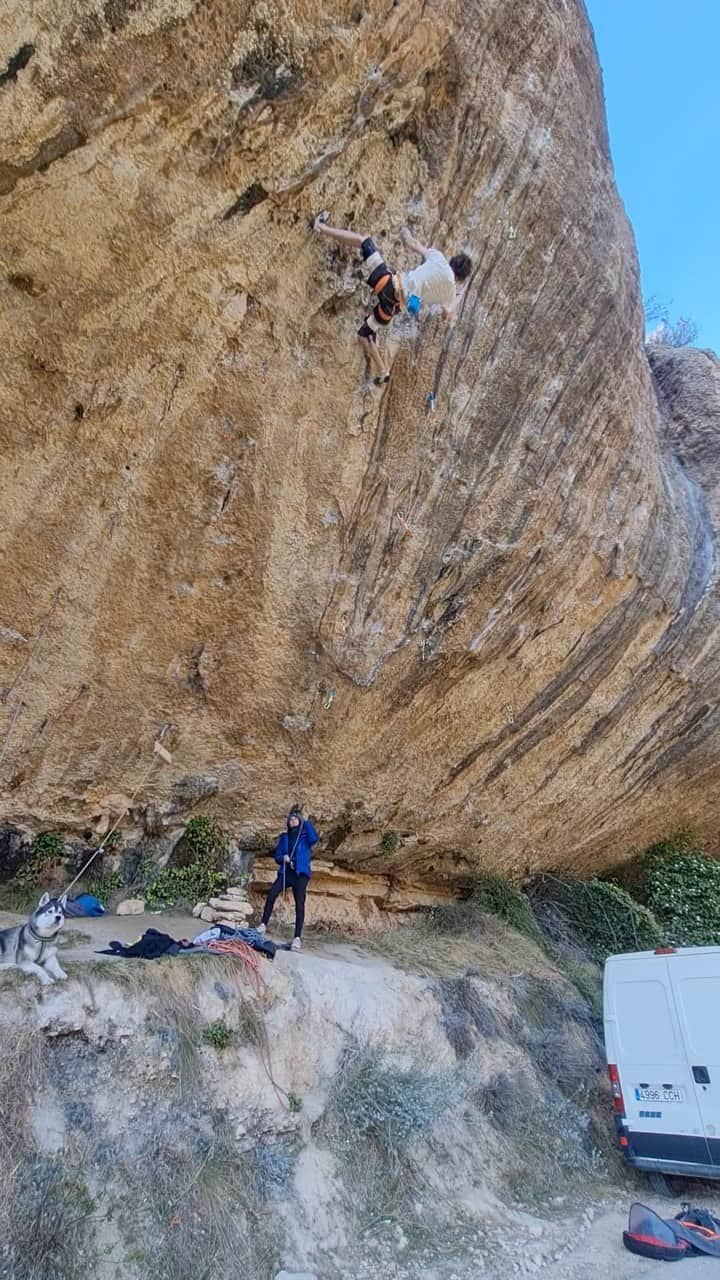 デイブ・グラハムのインスタグラム：「Here’s a nice little video @filu_98 took from when I climbed First Ley [9A+] back in March 🙌🏻 Unfortunately it was the only day I didn’t set up my camera to film, so we can’t see the first 15 moves, but thankfully the homies were on point and left me with this nice little souvenir of my ascent from the observation deck 💥 Looking forward to more more moments like this is the near future; working hard routes doesnt always end up with success, which can be frustrating at times, but thats the game we play when we want to improve 🕺 You never know when the “moment” will happen until you clip the chains!! You just gotta show up, try hard, and enjoy the ride 🤣 @adidasterrex @fiveten_official @petzl_official @climb_up_officiel @frictionlabs @sendclimbing @tensionclimbing @alizee_dufraisse 😘」