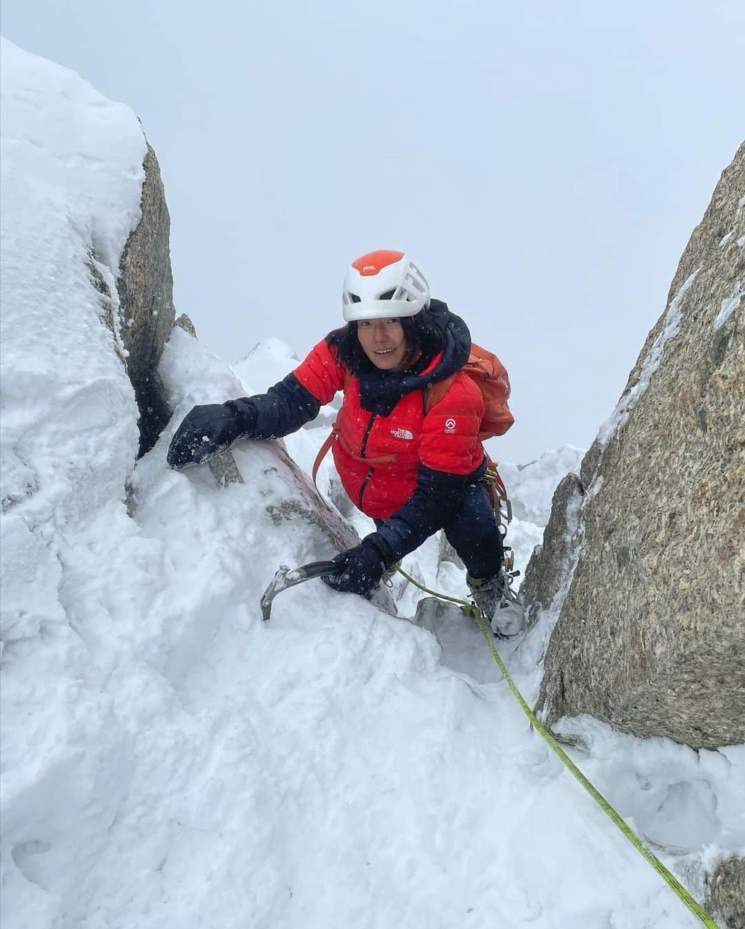 白石阿島さんのインスタグラム写真 - (白石阿島Instagram)「Chamonix photo dump ♻️📷 Tues: lead world cup finals ▶️ Wed: mountaineering type beat 🏔⛏🪖. (Was terrified of the axe and crampons 90% of the time) Digital Crack was equally wet as it was majestic, but I'm v happy I got to pull some moves! 😢❄️💧grateful to have had the privilege of traveling abroad to do what I love w some high-quality people 💟🎇 thank you @johnrobeds for leading us up Aiguille du Midi and @gajdaphotography , for the pictures and being a trooper/fellow novice alpine climbing companion🤝- wouldn’t have done it without you.」8月1日 10時42分 - ashimashiraishi