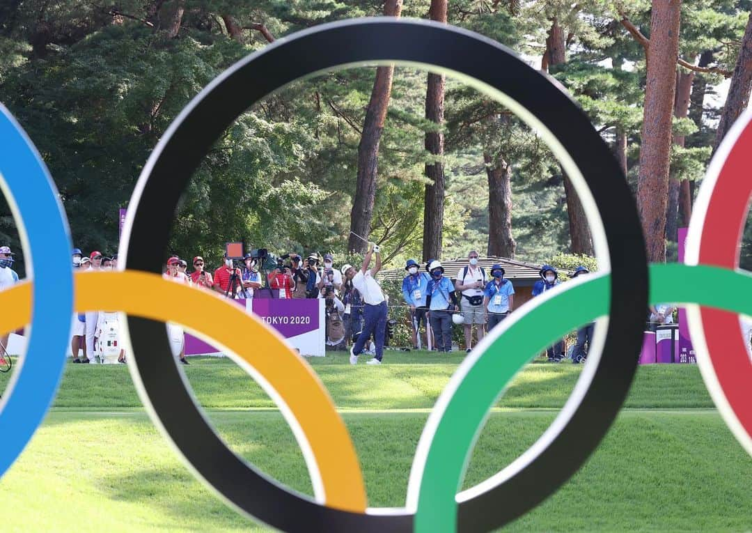 ザンダー・シャウフェレさんのインスタグラム写真 - (ザンダー・シャウフェレInstagram)「Team and I ready for the final round @Olympics @TeamUSA 🔴⚪️🔵 Tee off at 10:09pm ET 👊🏽🇺🇸」8月1日 3時02分 - xanderschauffele