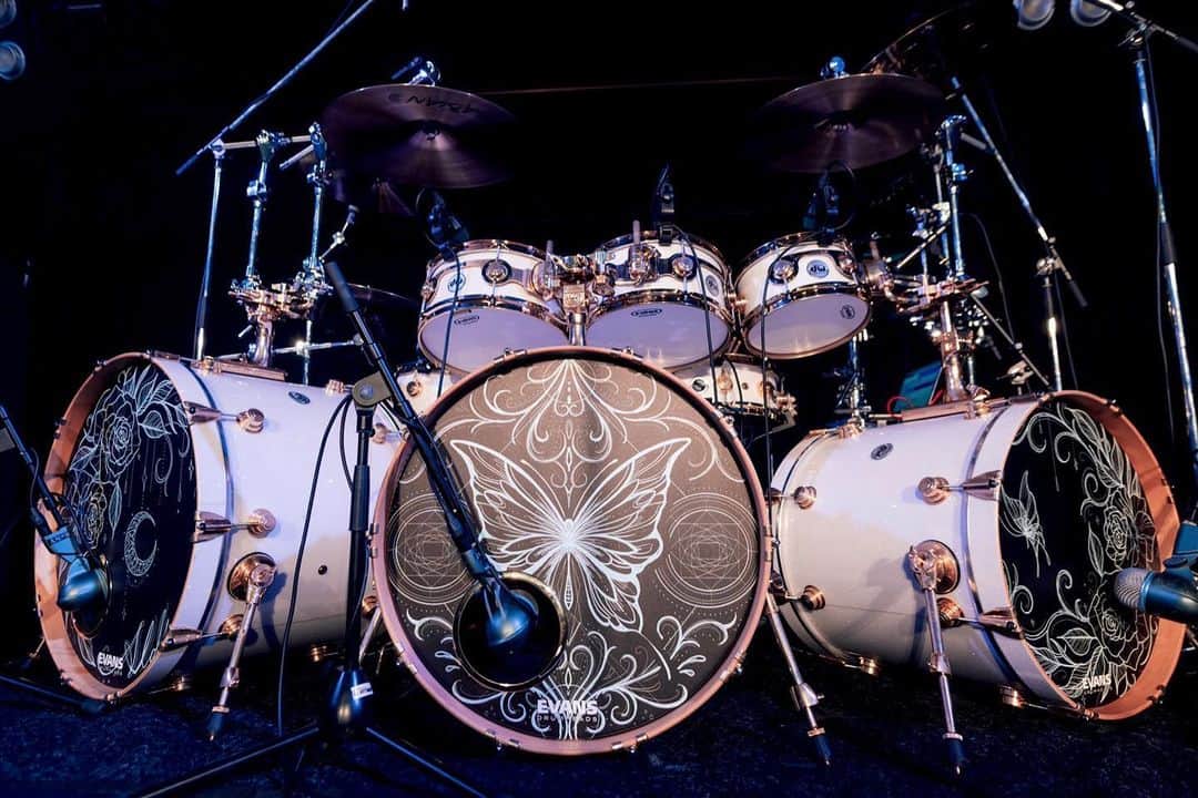 Marinaのインスタグラム：「🦋🦋🦋  🌙  Photo by @ha_____y7   #Aldious #AldiousMarina #アルディアス #femalemusician #femaledrummer #drummer #drums #dwdrums #drumslife #drumset #drumkit #drummergirl #girlband #music #metal #rock #jrock #drumstagram #evans #instagood #vicfirth #myperfectpair #sabian #girl #ドラム #ドラマー」