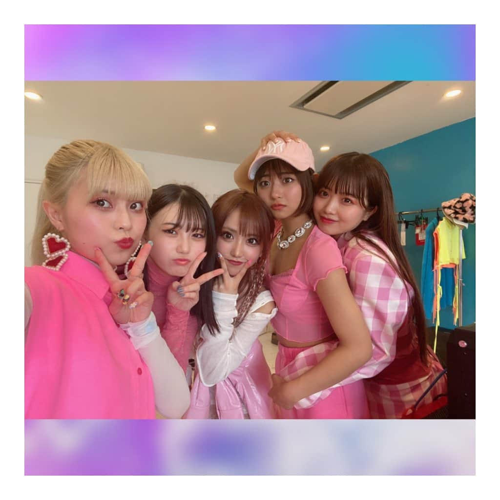 りせりのインスタグラム：「ご報告✨ ⁡ ⁡ ⁡ なんと！！ 明日22：00からABEMAで放送されるRocket Punch Fly to JapanDaily♯1に出演しています💖 ⁡ SPIN-OFFとして、Rocket Punchの日本デビューを記念した特別企画にりせりが参加している姿が2夜連続で放送されるのでみんな是非観て下さい🌈 ⁡ めっちゃ楽しい撮影やったから裏側見てくれたら伝わると思う😳✨ ⁡ ⁡  #ロケットパンチ #abematv #日本デビュー @rsr_0717 #ロケットパンチ #abematv #日本デビュー #ダンス #韓国ユニット #可愛い #お洒落 #ドキュメンタリー #2夜連続 #放送 #出演 #デビュー #韓国アイドル #rocketpunch #Japanese #fashion #dance #unit #cute #korea #idol #Instagram #Instalike」