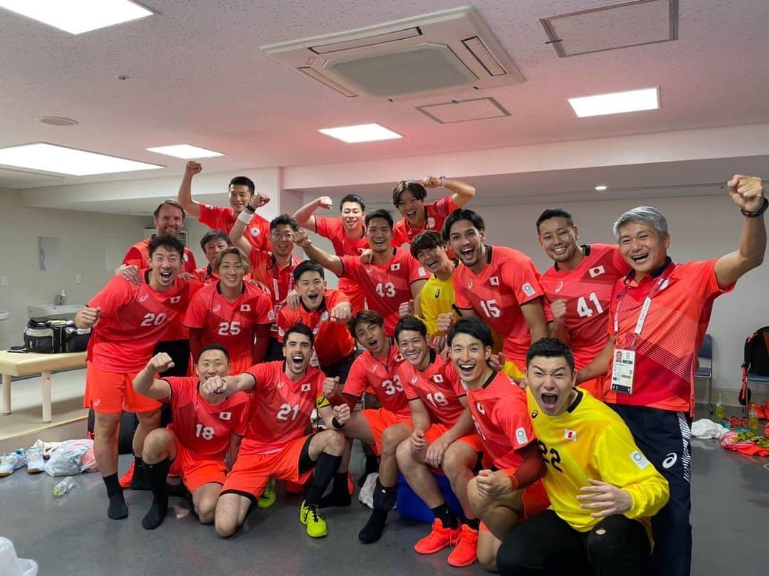 徳田廉之助のインスタグラム：「. オリンピック終了🇯🇵  最終戦のポルトガルに勝ちましたが、得失点差で予選突破することはできませんでした。 まず、目標としていたベスト8を達成できなくて悔しい気持ちで一杯です。  僕自身なかなか試合に出ることができなかったので、ポーランドに戻ってまた1から頑張ります🔥  たくさんの応援ありがとうございました🙏🤝  感謝の気持ちを忘れずに。  #彗星japan  #tokyo2020  #東京オリンピック」