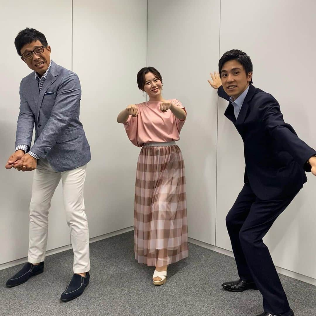 加藤愛さんのインスタグラム写真 - (加藤愛Instagram)「. #サンデードラゴンズ 🐉 ありがとうございました！ 若狭アナと榊原アナとピクトグラム再現、、 というかそれぞれが考えて表現しました😅😅 何をしているかわかりますか？  侍ジャパンは明日、 アメリカとの準々決勝ですね💪🏻✨ 観戦するの楽しみです⚾️ #tokyo2020#ピクトグラム #私が表現したのは今日行われていたドキドキするスポーツ #野球#侍ジャパン#準々決勝#アメリカ #中日ドラゴンズ は#エキシビションマッチ」8月1日 20時30分 - kitkatoai