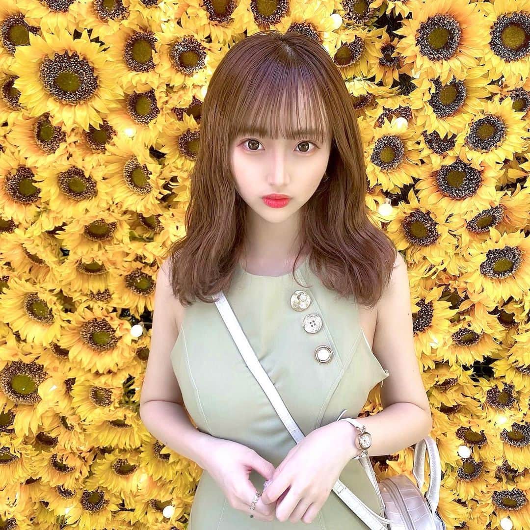 のインスタグラム：「向日葵🌻  #ひまわり#向日葵#eimyistoire  #向日葵畑#エイミーイストワール #名古屋#名古屋駅#大名古屋ビルヂング  #名古屋ビルヂング」