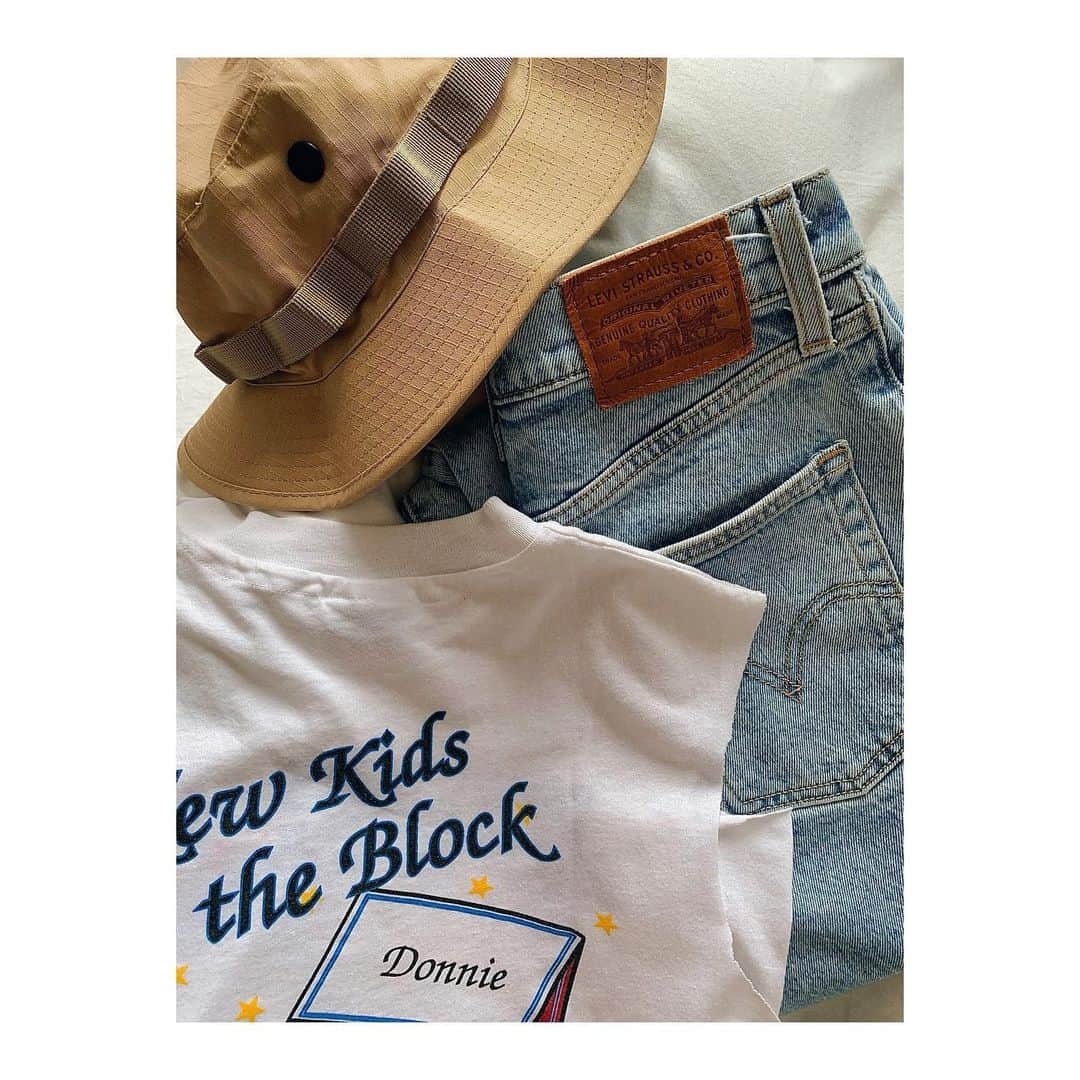 桃果さんのインスタグラム写真 - (桃果Instagram)「❤️🧡 Levi'sのデニムはやっぱり可愛い このミリタリー帽子も可愛いでしょ〜 ヴィンテージTシャツも可愛いし〜 もう可愛い！！！  迷ったらとりあえず デニム＋Tシャツ＋帽子になっちゃう」8月1日 12時36分 - momoka_825_