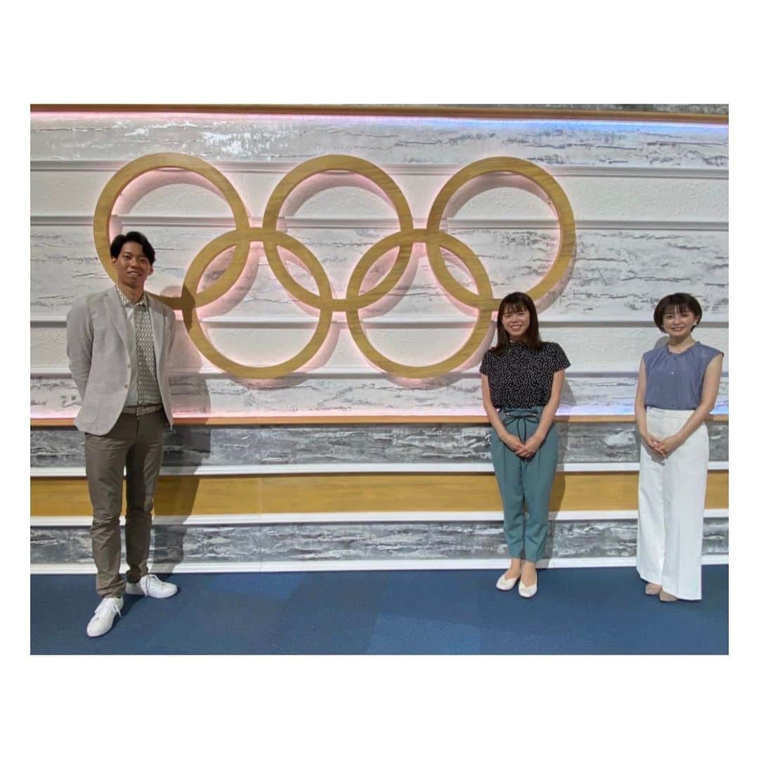 星奈津美さんのインスタグラム写真 - (星奈津美Instagram)「〜東京2020競泳競技中継〜 7月26日、28日とフジテレビのスタジオにて 競技コメンテーターとして出演させて頂きました！ ⁡ 選手たちの1レース1レースを見守りながらも 時には興奮し、感動し、悔しがり、いろんな感情を抱きました。  結果がすべてと言われることもあるシビアな世界ですが、そんなことはないと改めて感じる瞬間がたくさんありました。 みんな最大限の準備をして、日本の代表という覚悟を持ちながら計り知れないプレッシャーと戦っていると思います。 その姿は、例え目指していた結果に届かなくても必ず誰かの心を動かしていると思いますし、私も動かされた1人です。 ⁡ オリンピックはまだ続き、その後パラリンピックも始まります。 引き続き、心からの声援を送りたいと思います🎌✨ ⁡ さよさん、今回も素敵な衣装をありがとうございました👗 @grandegrande_official さんの パンプスがとっても履きやすくてお気に入りですっ🥰🥰  pierce @ete_official  pants @tonal_official  shoes @grandegrande_official  　 #tokyo2020 #olympics #オリンピック #競泳 #フジテレビ」8月1日 13時14分 - ntm_hoshi