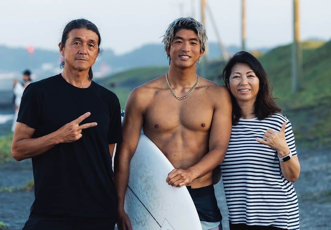 五十嵐カノアのインスタグラム：「Family first ❤️」