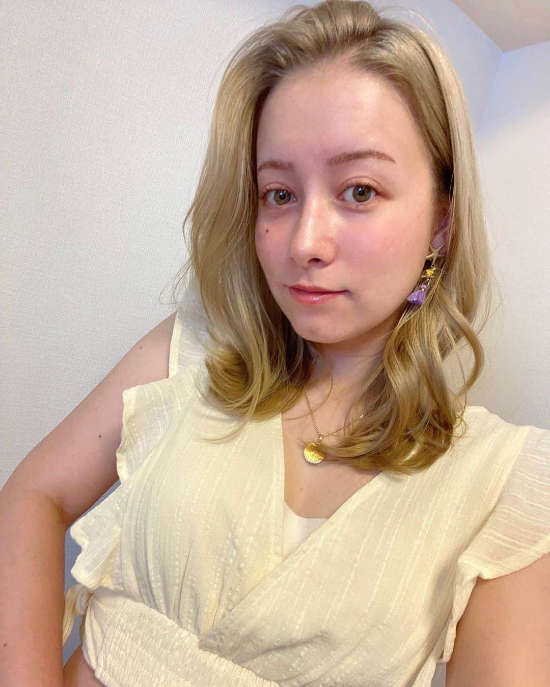 ドーキンズ英里奈のインスタグラム：「大切な人たちには自分の選択を 認めてもらいたいし応援してもらいたい でも、たとえ認めてもらえなくても 挑戦しない理由にしなくてもいいと思います。 ⠀ 自分の人生だもんね😊 ⠀ ⠀ Even someone said No to your choice,it’s your life!!It can’t be the reason not to challenge😊 ⠀ ⠀ #blonde #blondehair #tothesea #Resortnista」