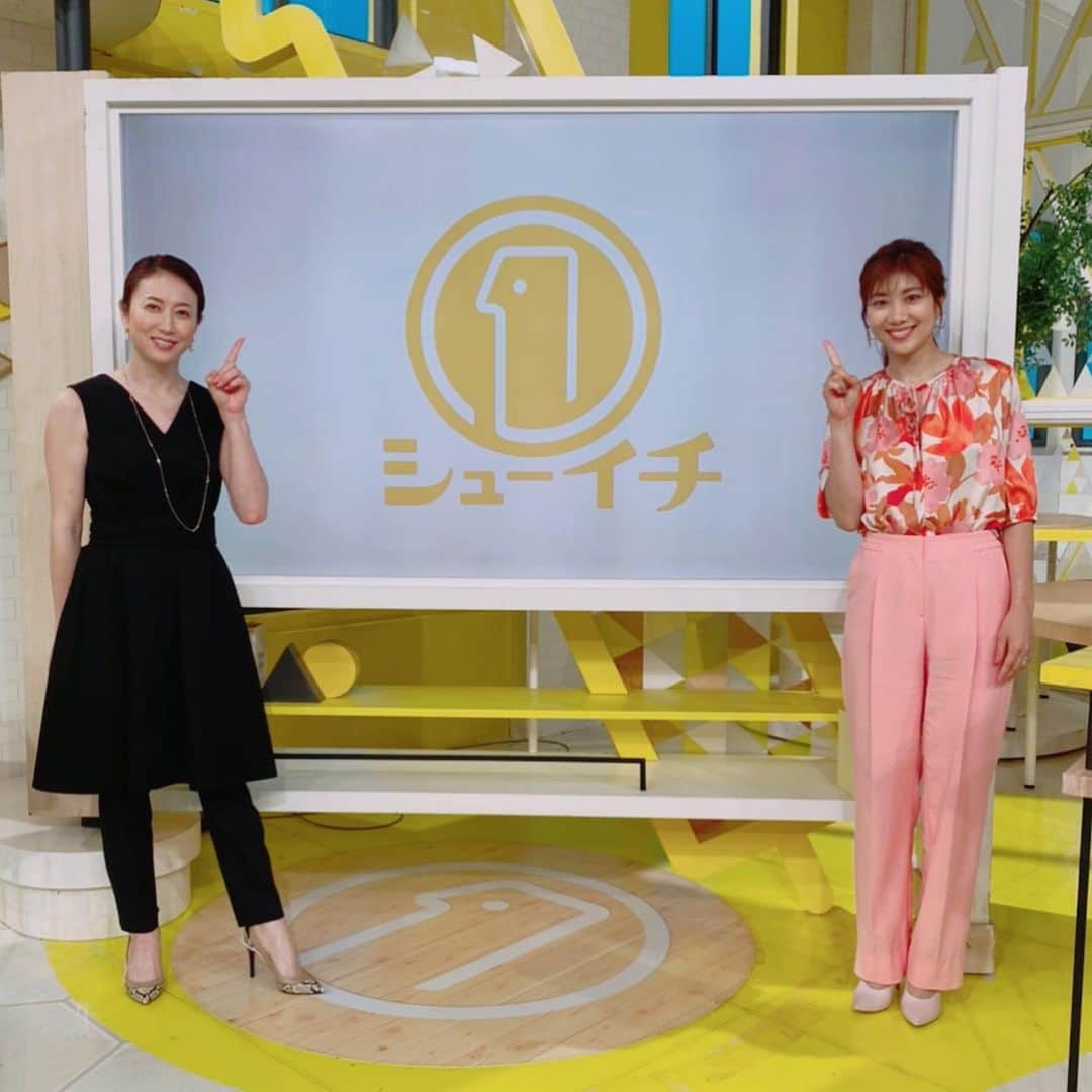 潮田玲子さんのインスタグラム写真 - (潮田玲子Instagram)「本日のシューイチは @tanakamasami_official さんと ご一緒させて頂きましたー🥰☝️ オリンピックで力をだしきることの難しさや、1番印象に残ってる競技は？とかいろいろ合間に話してたらあっという間に終わりました😂☝️ またゆっくり会いたいなぁー❤️😍 そして番組終わりに昨日お誕生日を迎えたシューイチのパパこと、中山秀征さんのお誕生日もお祝いしましたよー🥰🙏 @hidechan0731 さん改めて お誕生日おめでとうございます🎂🎁🎊  #シューイチ #中山秀征さん #お誕生日おめでとうございます #シューイチのパパ #田中雅美さん #衣装紹介  衣装は ブラウス.パンツ @BOSS  ピアス @room403_official」8月1日 17時25分 - reikoshiota_official
