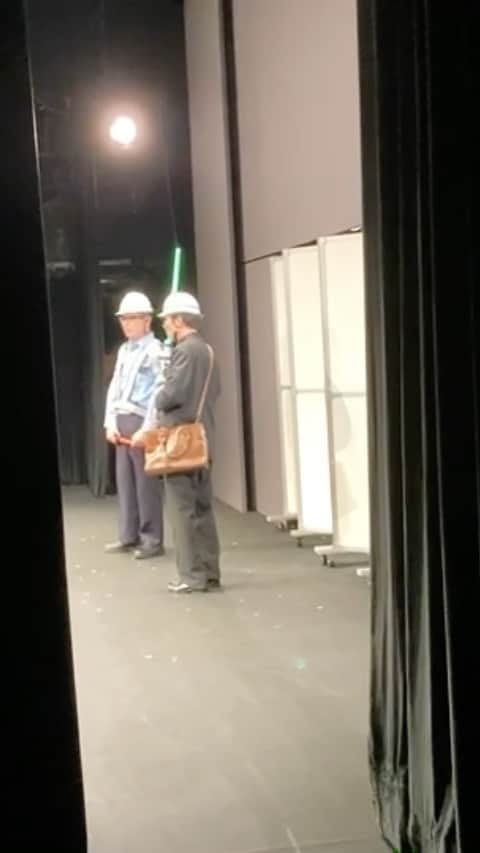 のインスタグラム：「変態作家、今井太郎が盗撮してました。 コント2から3への早着替え。 僕の大好きな衣装今村さんとヘアメイク西川さんとの熟練のコンビプレーです。 力士くらい顔汗拭いてる。」