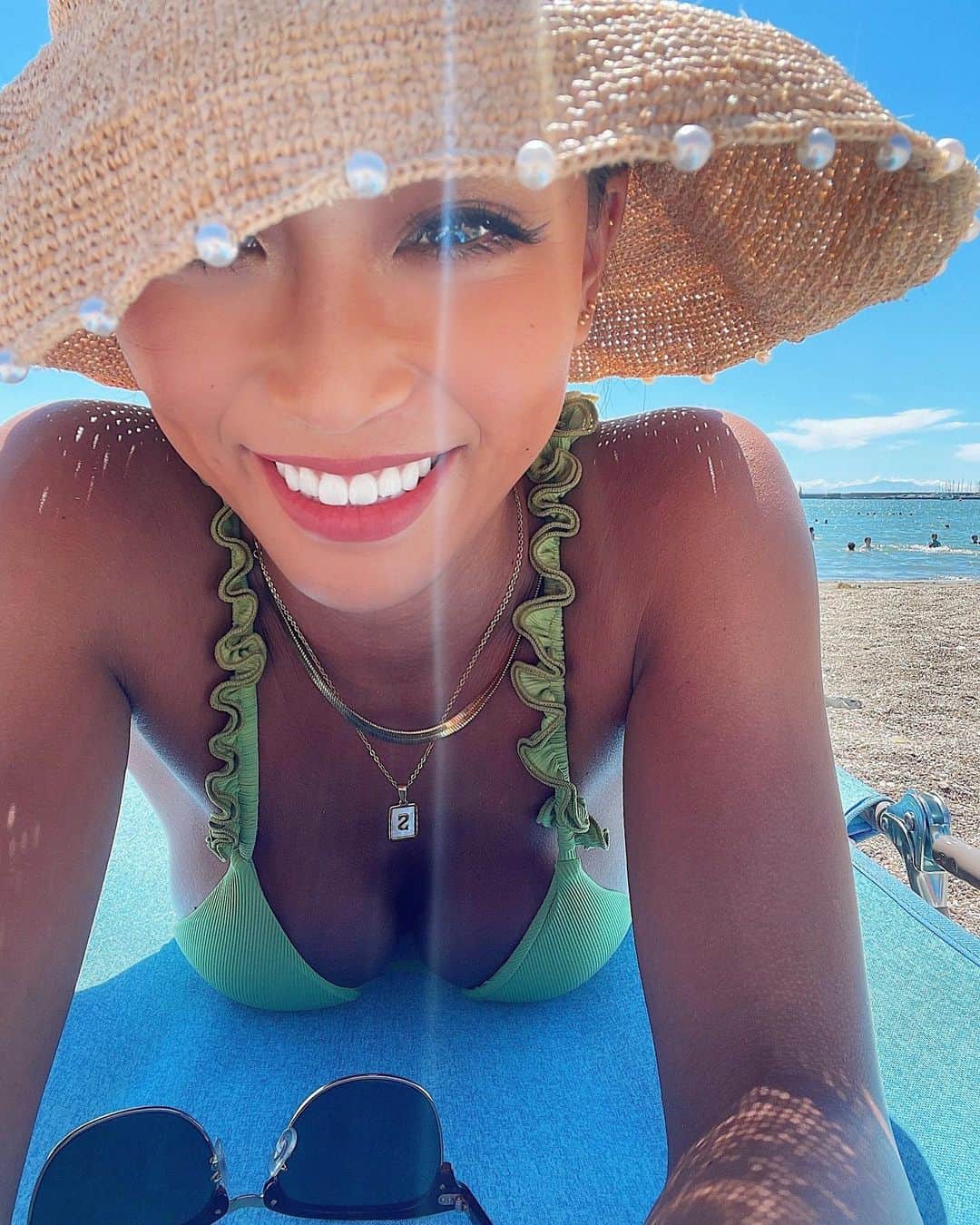 のインスタグラム：「. Hello August🌻🌺🌞🐠 みんな夏楽しんでる？😉❤️‍🔥 . #summer #august  #bikini」