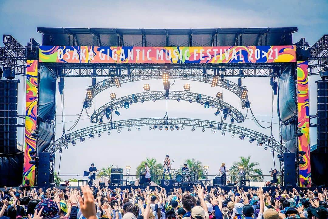 竹中雄大さんのインスタグラム写真 - (竹中雄大Instagram)「俺らの夏が始まった。 本日は大阪で夏フェス「ジャイガ」に出演。 メインステージトップバッター。 早い時間、そしてクッソ暑い中 Novelbrightを選んでくれて まじでありがとうございました！！  野外まじ気持ちいい！！！！！ ライブ最高！！！フェス最高！！！ 開催してくれて心からありがとうございます。  Photo : @junpeihiyoshi  #novelbright #竹中雄大 #livephoto  #ジャイガ #大阪 #舞洲 #夏 #夏フェス  #osaka #summer #festival #fes #live  #久しぶりの投稿やけど  #竹中元気ですよ #元気すぎて  #ケータリングで  #ご飯食べすぎて  #また太りそうか心配 #筋トレ  #頑張るか」8月1日 22時22分 - yudai_vo