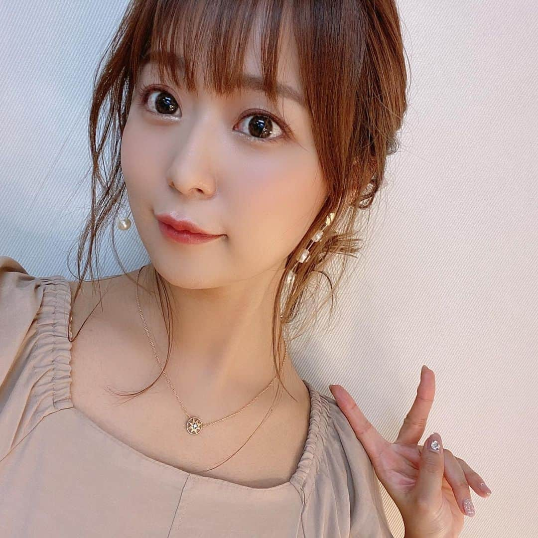 井口裕香さんのインスタグラム写真 - (井口裕香Instagram)「🦦🤎  リボンが編み込まれていて とてもかわいい髪型でした🥺💓  hair and make #舩戸美咲 さん @funatomisaki_hair_make ♡  one-piece #frayid  necklace #dior pierce #whoswhochico  bracelet #cadeauxjewelry  ribbon メイクさんの私物🎀  またもや 全身写真撮りそびれました🦧」8月1日 22時47分 - ooo31_iguchiyuka_31ooo