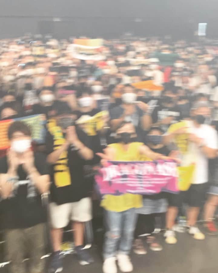 桜井誠のインスタグラム：「見てもらえれば今日のライブが最高だった事が伝わりますよね😊 この日この場所しかないエネルギーを共有できる場所 それがライブハウスだー！ 楽しかった！ホルモン、仙台GIGSありがとう！ #dragonash #maximamthehormone #unitedfront」