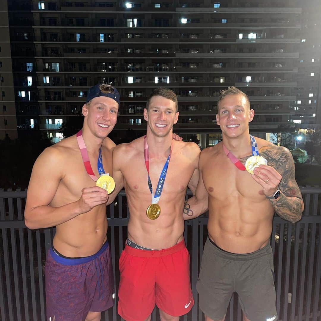 チェイス・カリシュのインスタグラム：「Two of the best teammates in the world! Honored to stand beside you boys representing the greatest country in the world 🇺🇸 🥇 #golden」